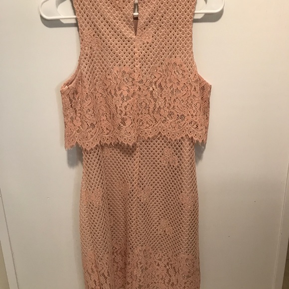 Blush pink lace dress - Picture 3 of 5